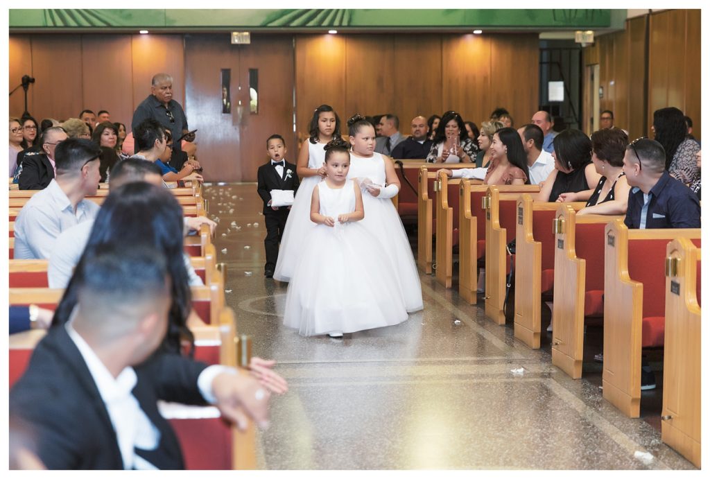 flower girls walking up the aisle at a Rio Bravo Country Club wedding